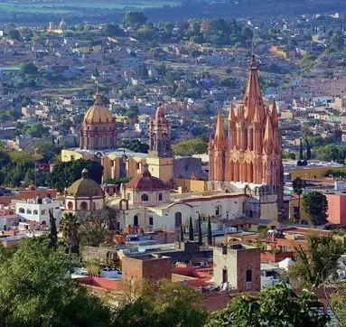 Escapada de puente: destinos a menos de 4 horas para disfrutar los días santos sin playa